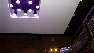 2007 ресторан Стейкс, монтаж и настройка светового звукового видеопроекционного оборудования и систем зонного звука